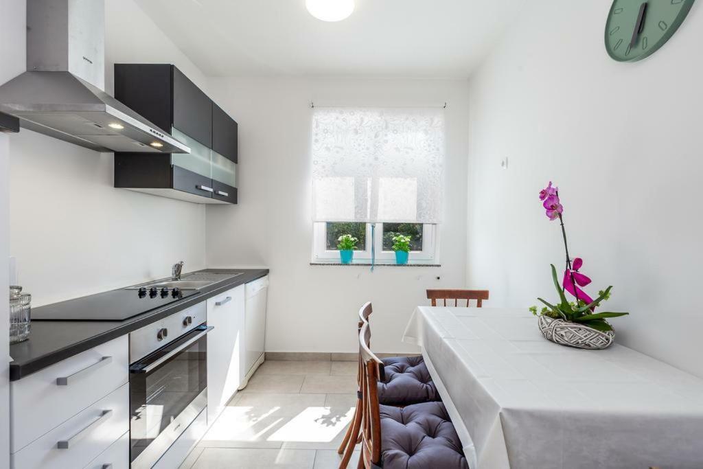 Apartment Roza, Sea View, Free Parking Ičići 外观 照片